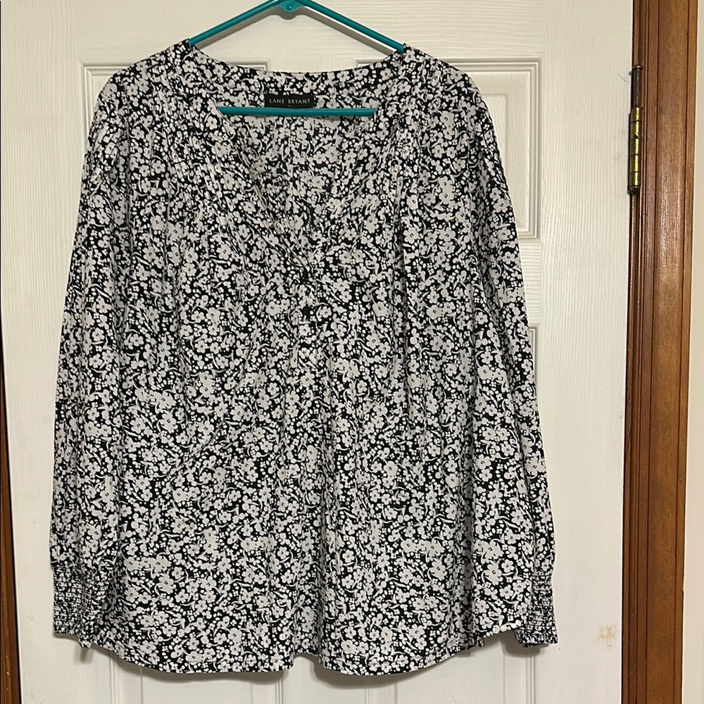 Lane Bryant size 22 Black and White Relaxed Blouse